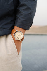 Ponctuel Auriga crème, montre automatique 40mm, design intemporel avec mouvement Miyota et verre saphir.