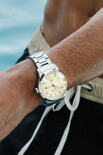 Ponctuel Auriga crème, montre automatique 40mm, design intemporel avec mouvement Miyota et verre saphir.