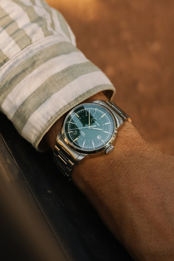 Ponctuel Auriga verte, montre automatique 40mm, design intemporel avec mouvement Miyota et verre saphir.