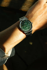 Ponctuel Auriga verte, montre automatique 40mm, design intemporel avec mouvement Miyota et verre saphir.